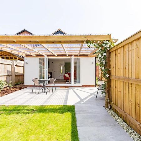 Charming Chester Studio With Private Garden & Free Parking Eksteriør bilde